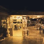 Golden Stone Butik 3*